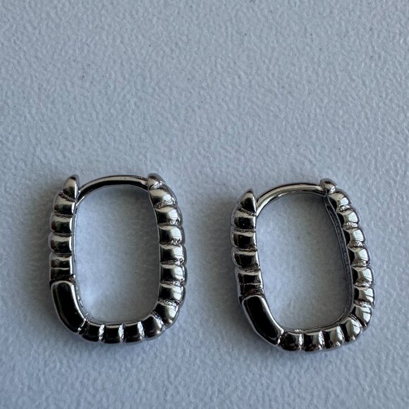 Sterling Silver 925 Textured Rectangle Huggie Hoop Earrings - Picture 2 of 6